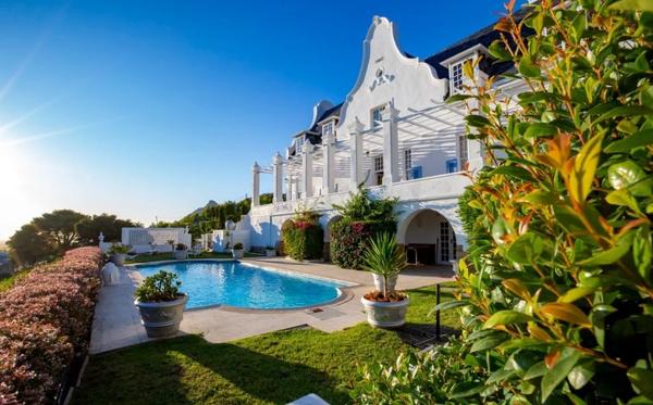 High-net-worth (HNW) buyers see the Cape Town property market as extremely attractive. Lifestyle and climate are some of the biggest drivers in the sector, making it no surprise that locals and foreigners consider the country an ideal location for a holiday, retreat, or medical treatment.