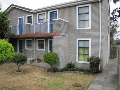 Apartment / Flat For Sale in Oakglen, Bellville