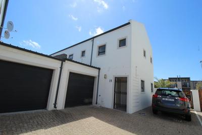 Duplex For Rent in Burgundy Estate, Milnerton