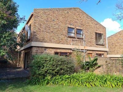Townhouse For Sale in Bloemhof, Bellville