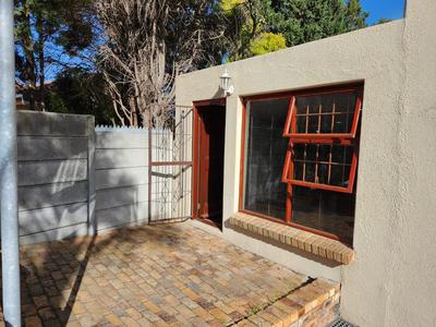 Apartment / Flat For Rent in Blommendal, Bellville