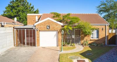 Townhouse For Sale in De Oude Spruit, Cape Town