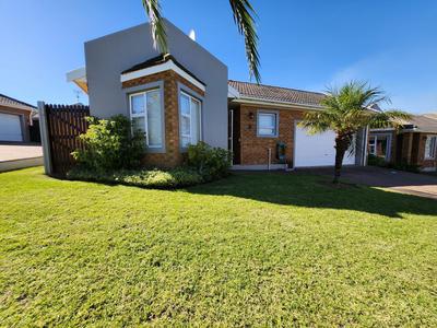 Townhouse For Rent in D'Urbanvale, Cape Town