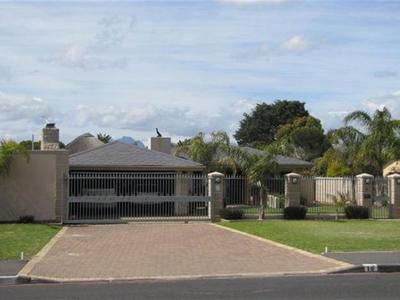 House For Sale in Oakglen, Bellville