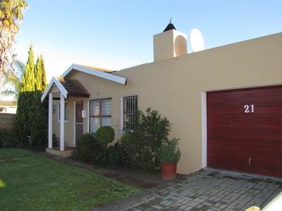 House For Sale in Oakglen, Bellville